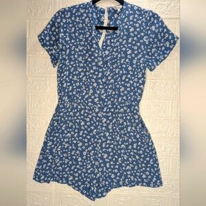 231- Rails Floral Blue Romper(Issue) As Is Reflecting The Price